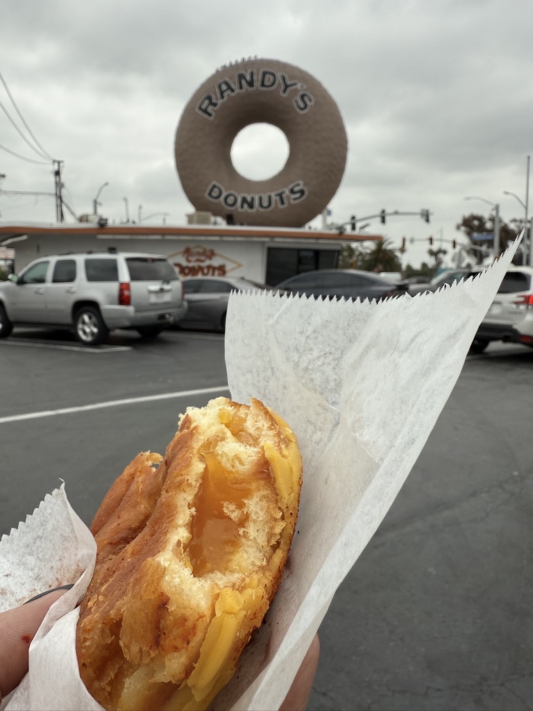 Donut mit Filmkulisse
