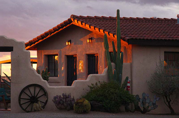 Adobe-Casita der Ranch im Abendlicht