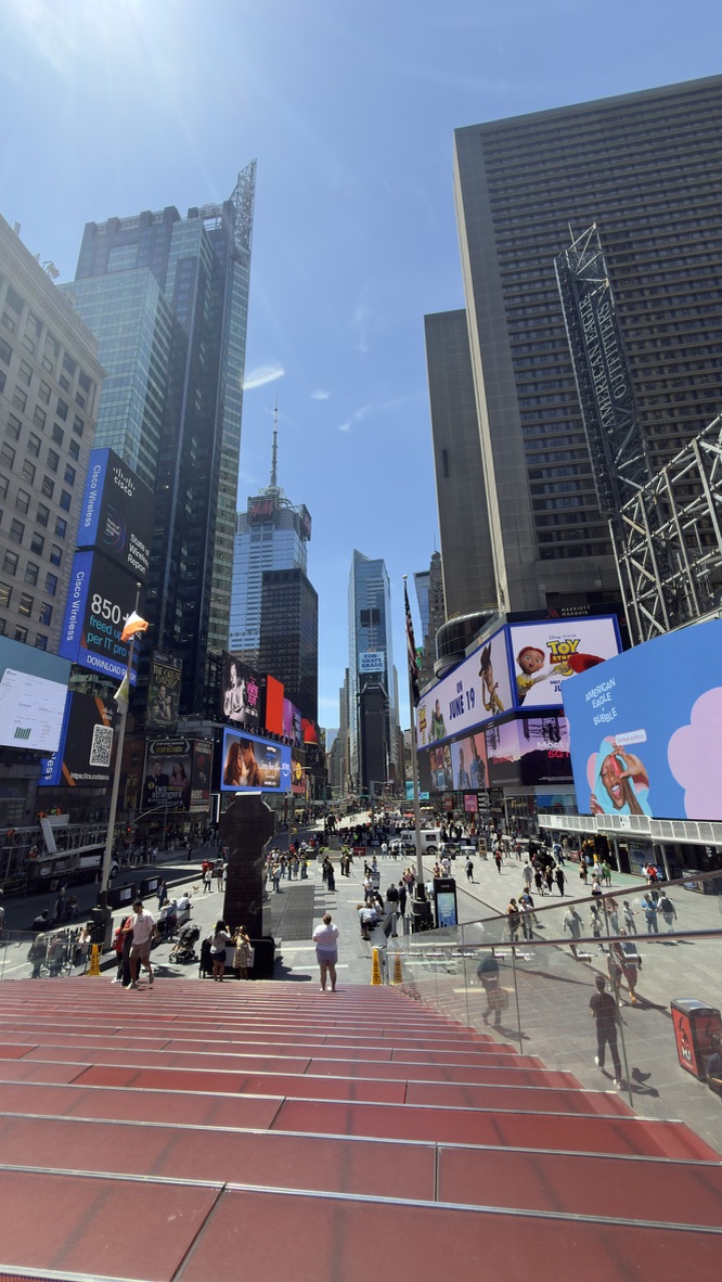 New York City, New York – Times Square von der roten Treppe
