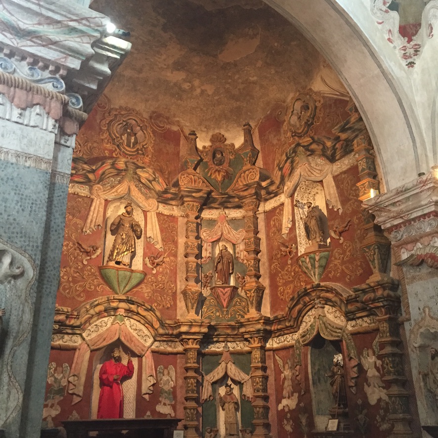 Altar im Inneren von San Xavier del Bac