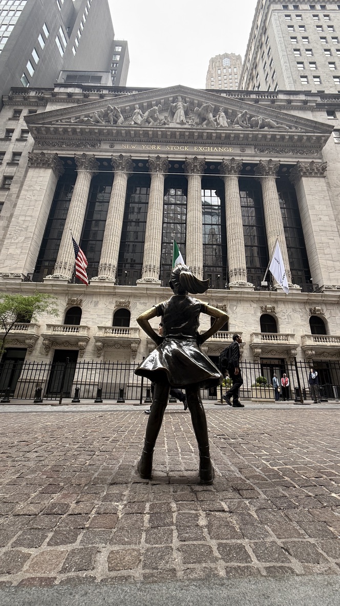 Bronzefigur Fearless Girl vor der New Yorker Börse