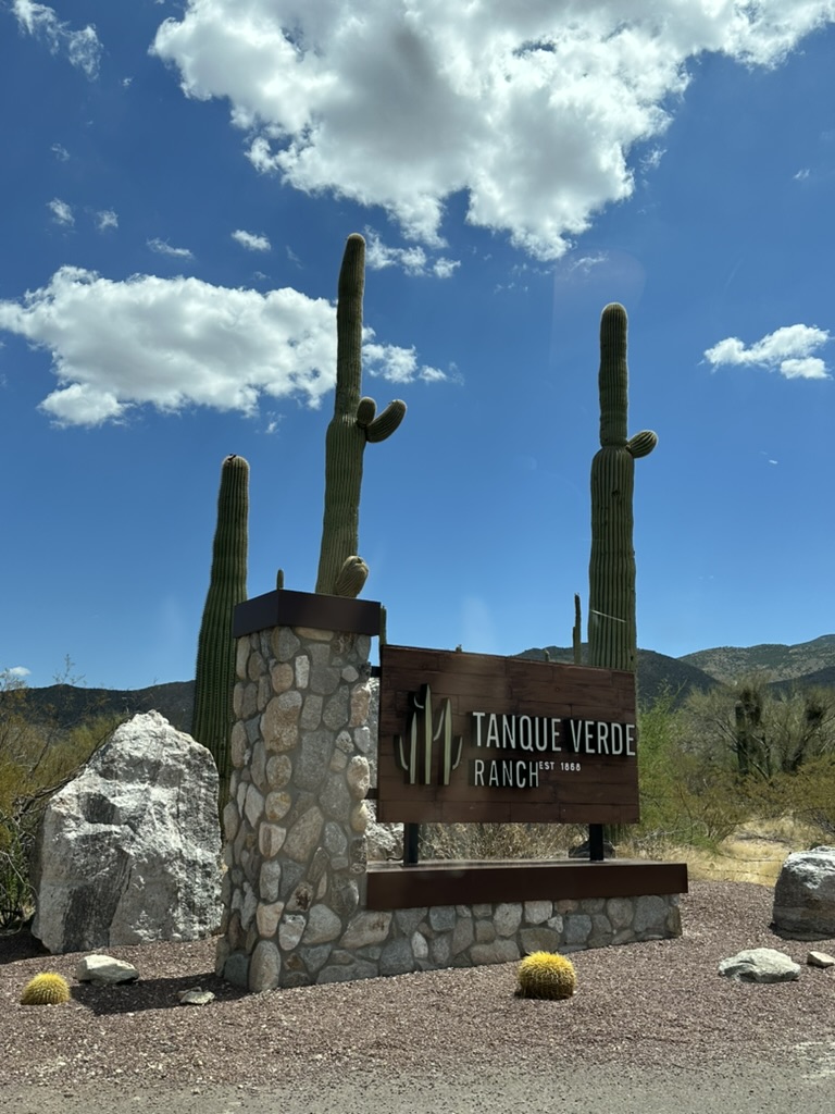 Eingang der Tanque Verde Ranch