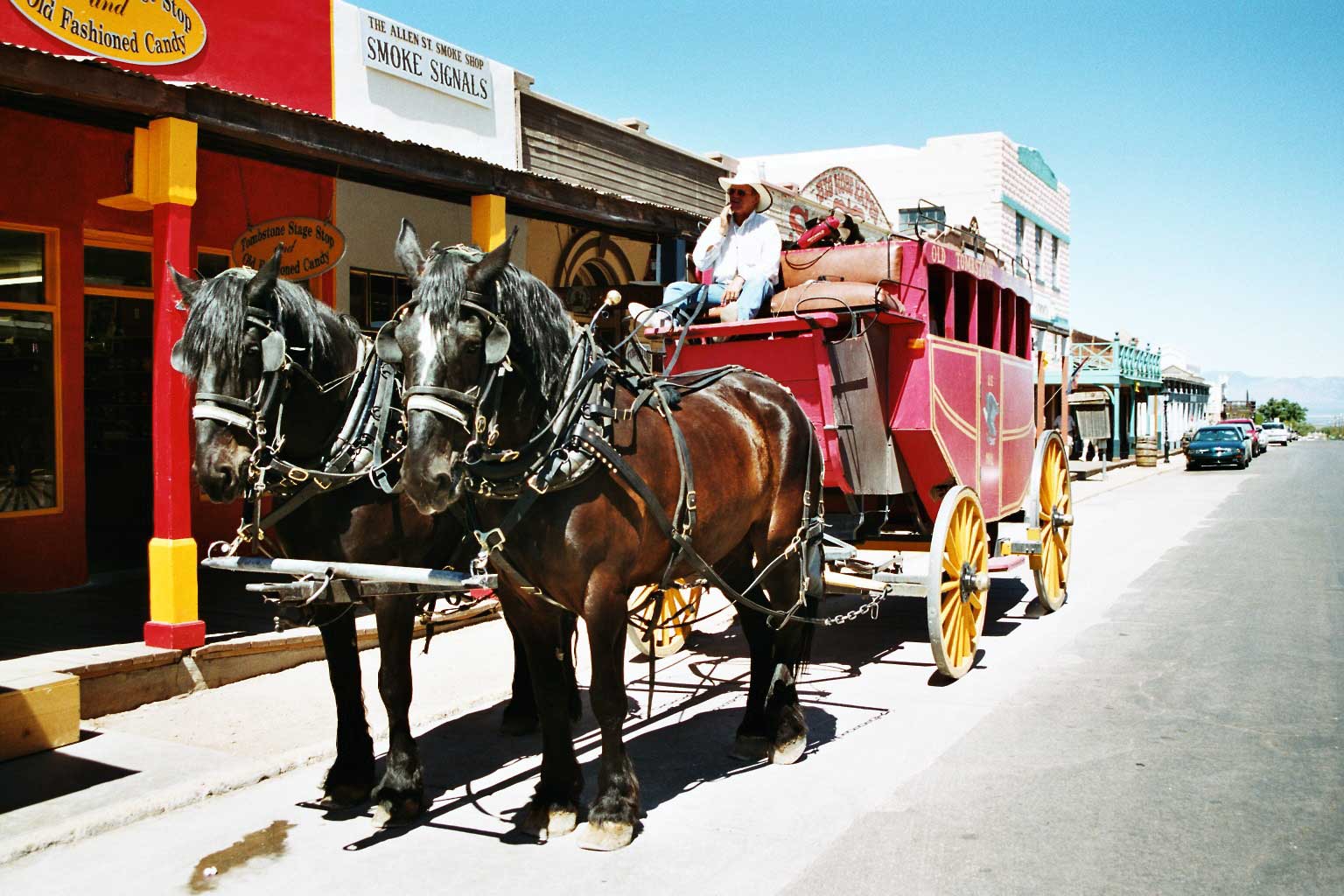 Historische Postkutsche mit zwei Pferden in der Allen Street in Tombstone
