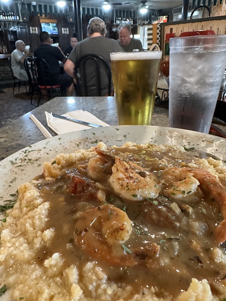 Shrimp and Grits mit Bier