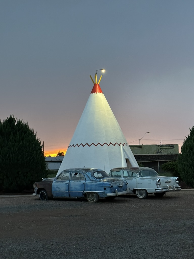 Wigwam Motel in Holbrook bei Sonnenuntergang