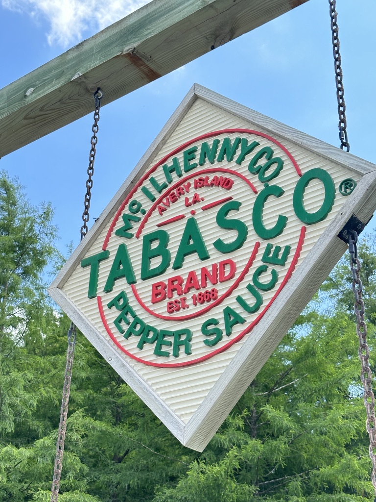 Hängendes TABASCO-Schild