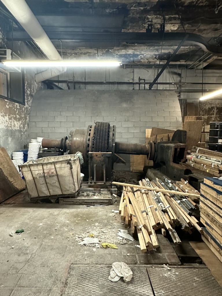 Große alte Maschine im Keller des Hotel New Yorker
