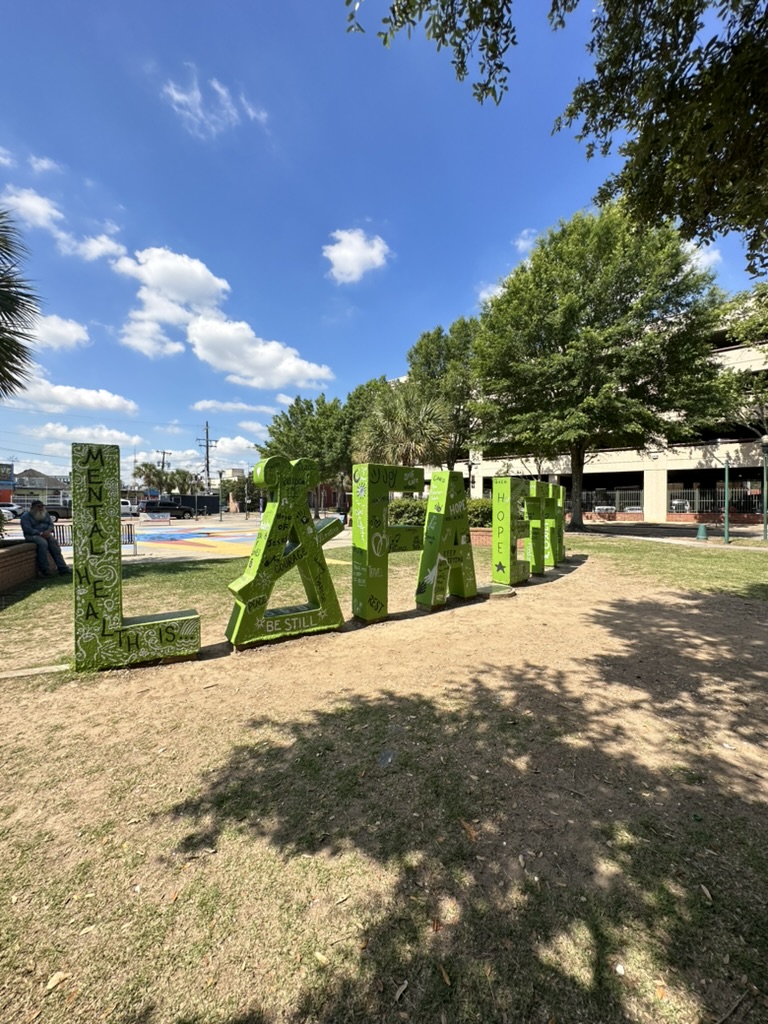 Große grüne Lafayette-Buchstaben im Park