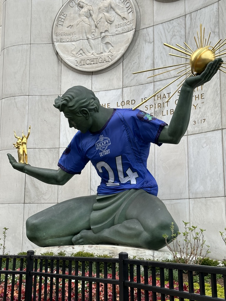 Spirit of Detroit im NFL Draft Trikot