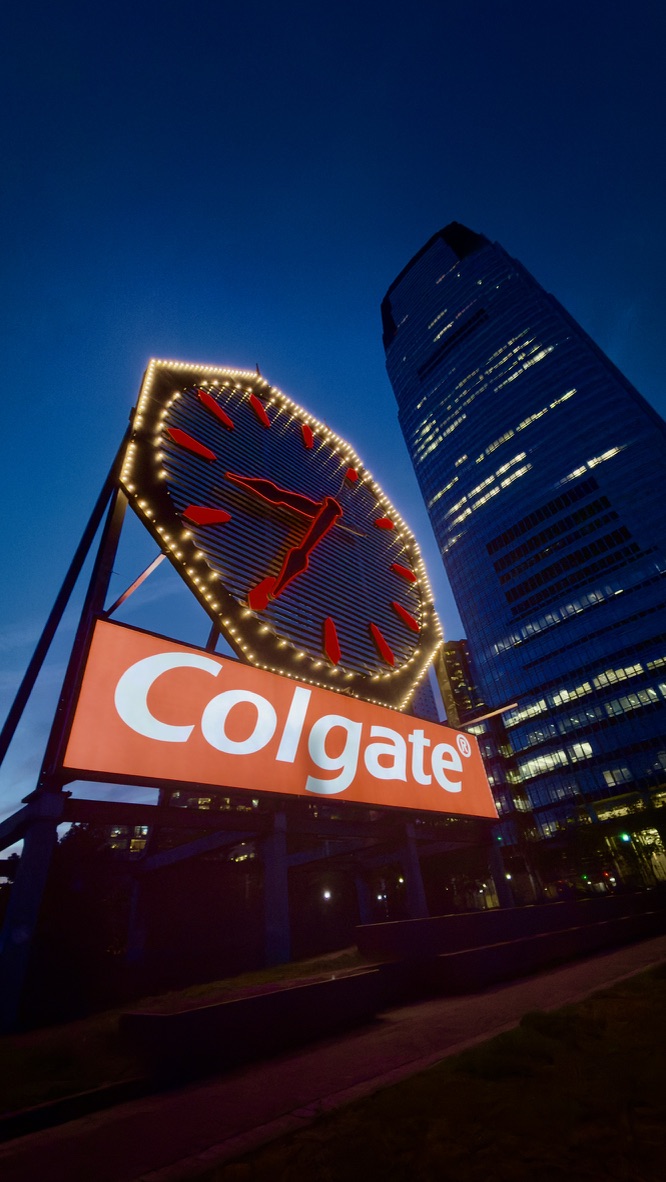Beleuchtete Colgate Clock am Abend in Jersey City