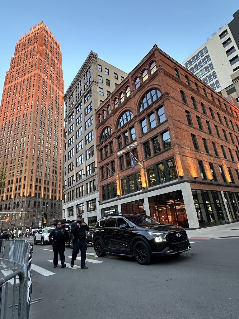 Detroit – SOCIAL NETWORKS